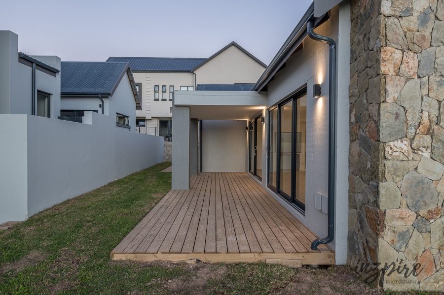 4 Bedroom Property for Sale in Outeniquasbosch Western Cape